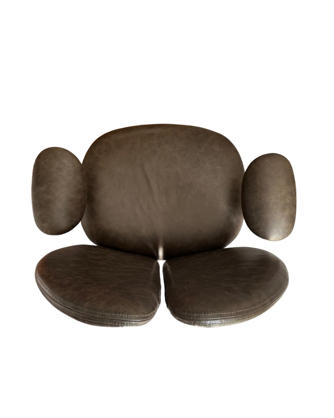 The Nomad Coffee Chair KVN Design Nomadic Series by Matsu Design Furniture in unique Yak Leather. Einzigartiges Yak Leder findet verwendung in der Nomadic Collection von KVN Design und Matsu. Das Design ist von Joeri Reynaert