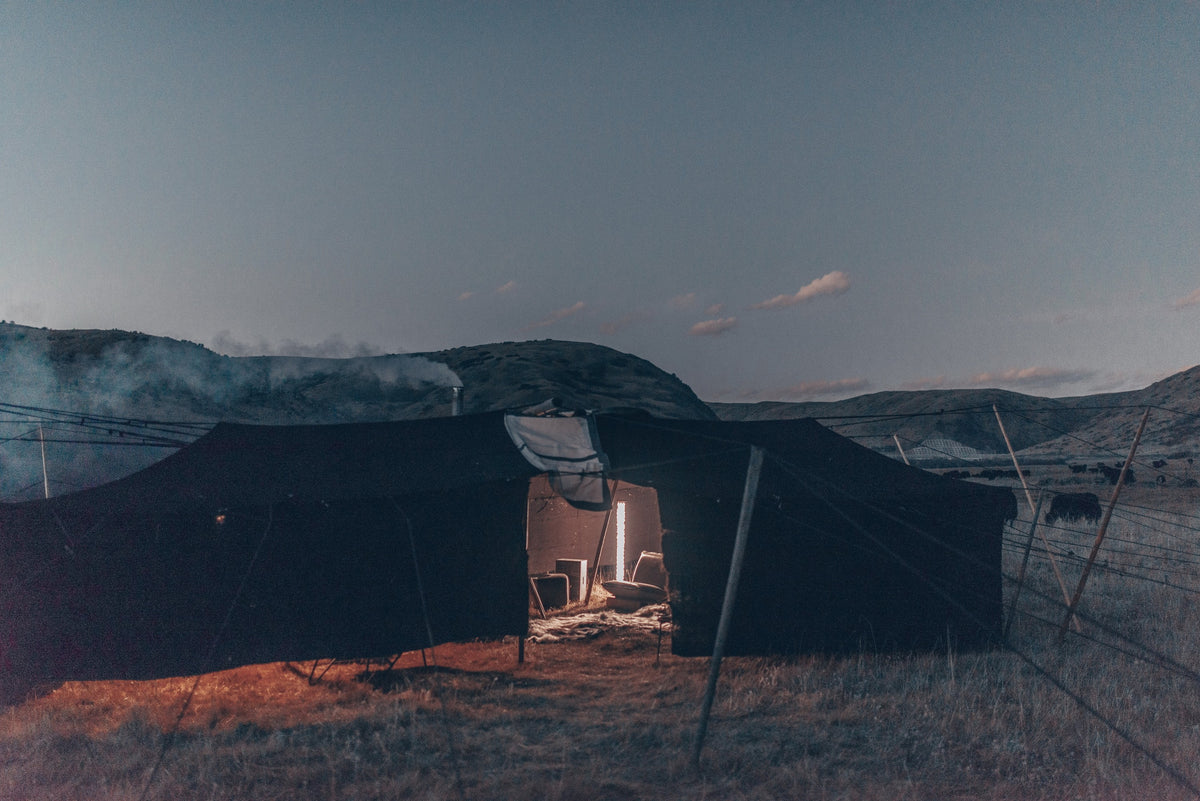 NOMAD Tent in Nakura black set up outdoors at dusk